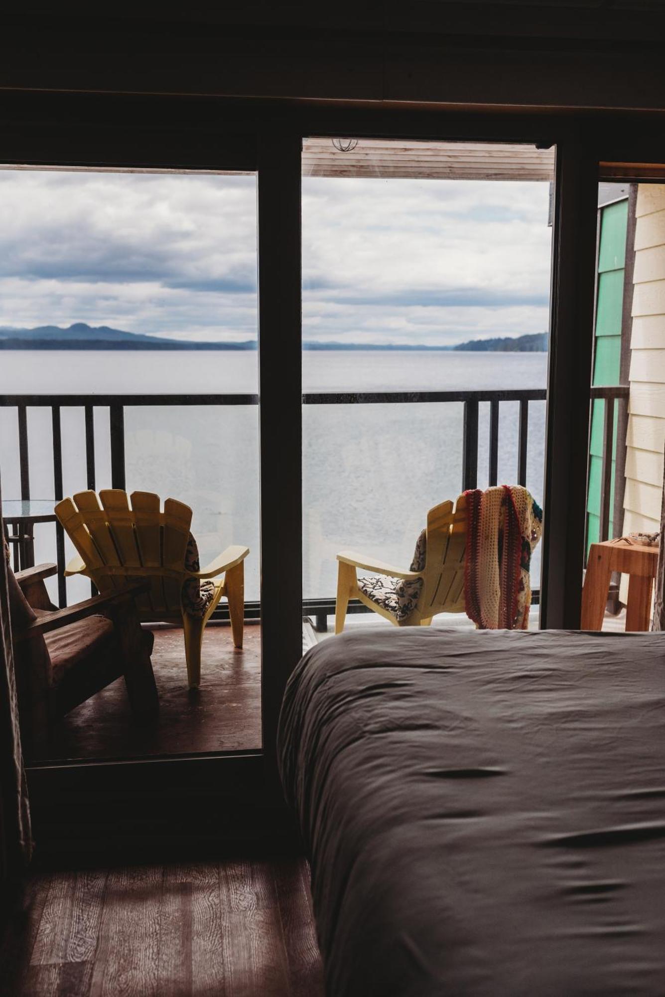 The Oceanfront Hotel Sointula Habitación foto